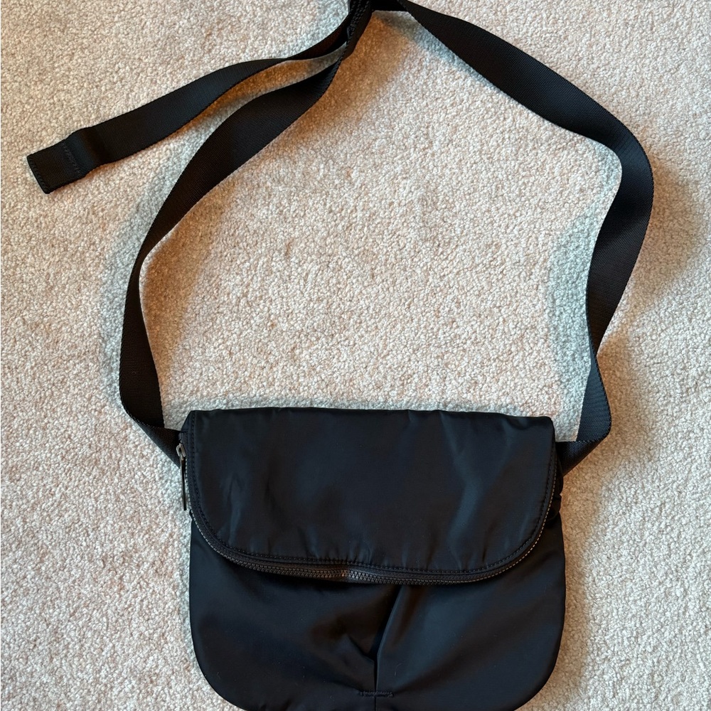 Lululemon Foldover All Day Crossbody Bag in Black